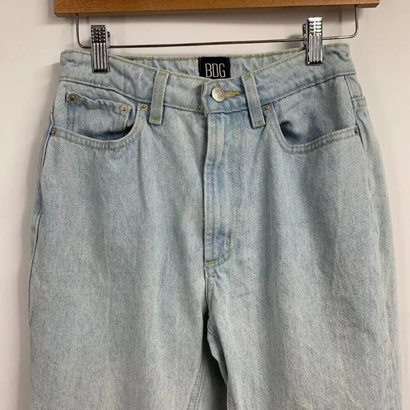 BDG Urban Outfitters Women's Mom High Rise Distressed Denim Jeans Size 26 - Picture 4 of 15